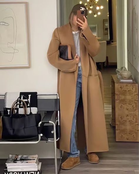 Trust Me , These Are The Camel Coat Outfits To Wear This Season - CLOSS FASHION Casual Camel Coat Outfit, Camel Hair Coats For Women, Oversized Camel Coat Outfit, Babaton Slouch Coat Outfit, Winter Outfits Camel Coat, Outfits With Camel Coat, Camel Long Coat Outfit, Tan Long Coat Outfit, Women’s Coats