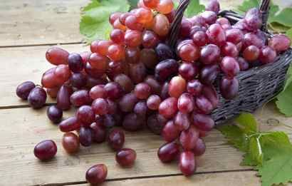 Getty Images/iStockphoto Jus Anggur, Food For Kidney Health, Grapes Benefits, Growing Grapes, Acai Berry, Red Grapes, Healing Food, Best Foods, Health Tips