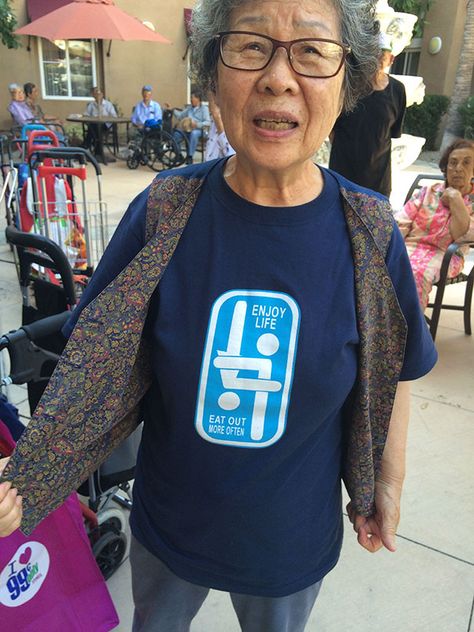 I Deliver Food To Seniors Who Live In Homes As A Side Job. This Woman's Shirt Made My Day Gentlemen Wear, Buy Shirts, Weird Shirts, Slogan Tee, Dirty Mind, Bloopers, Funny Fails, Funny T, Enjoy Life