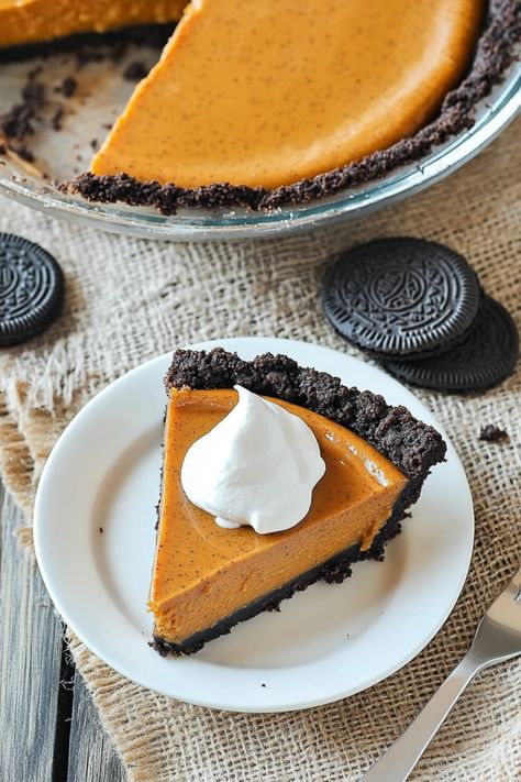 Indulge in a delightful fall treat with this irresistible pumpkin pie with Oreo crust recipe. The combination of smooth, spiced pumpkin filling and crunchy chocolate cookie crust is sure to be a hit at your next gathering. This dessert is easy to make and perfect for autumn celebrations or holiday dinners. Treat yourself and your loved ones to a slice of this decadent pie – you won't be disappointed! Pumpkin Pie Chocolate Crust, Pumpkin Pie Oreo Crust, Pumpkin Pie With Chocolate Crust, Oreo Pumpkin Pie, Golden Oreo Crust Recipes, Pumpkin Pie With Oreo Crust, Chocolate Pumpkin Pie Recipe, Pumpkin Chocolate Pie, Pie With Oreo Crust