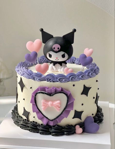 Kue Disney, Tort Hello Kitty, Bolo Da Hello Kitty, Hello Kitty Birthday Cake, Hello Kitty Birthday Party, Mini Cakes Birthday, Creative Birthday Cakes, Hello Kitty Cake, Hello Kitty Birthday