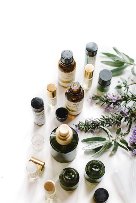 Aesthetic Essential Oils, Essential Oils Pictures, Essential Oil Aesthetic, Aromatherapy Aesthetic, Essential Oils Aesthetic, Aromatherapy Business, Essential Oils Uses Chart, List Of Essential Oils, Post Yoga