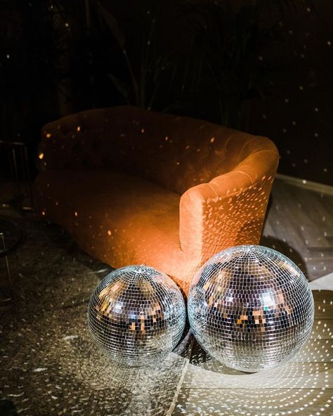 Disco Balls Hanging From Trees, Disco Ball Stage Design, Disco Ball Sculpture, Discoball Photobooth, Disco Ball Reception, Outdoor Disco Party, Disco Ball Table Decor, Disco Gala, Disco Balls Wedding