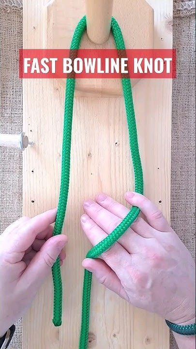 Fast "one hand loop" Bowline Knot #knot #camping #shorts Bowline Knot, Best Knots, House Paint Interior, Shoe Lace Patterns Converse, Lace Patterns Converse, Knots Diy, Diy Pallet Furniture Outdoor, Diy Crafts Room, Wear A Scarf