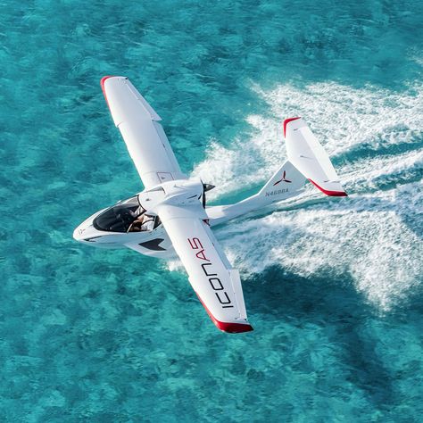 ICON A5 Specs | Learn more about the ICON A5 Light Sport Aircraft Light Sport Aircraft, Amphibious Aircraft, Sea Plane, Airplane For Sale, Small Aircraft, Float Plane, Private Aircraft, Aircraft Engine, Flying Boat