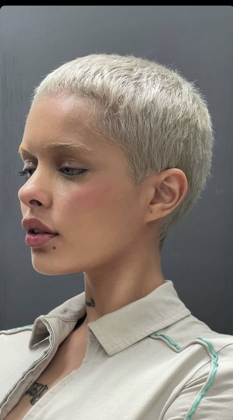 Bald Models Woman, Blonde Buzzcut Woman, Neo Y2k, Bald Baddie, Buzzed Hair Women, Buzz Cut Women, Super Short Haircuts, Buzz Cut Hairstyles, Shaved Hair Designs