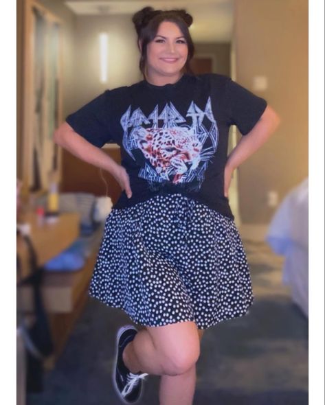 How To Dress Up Band Tees, Graphic Tees Over Dresses, Graphic T Over Dress, Tshirt Over Dress Plus Size, Plus Size Skirt And T Shirt, Plus Size Tshirt Skirt Outfit, Graphic T With Skirt, Style Graphic Tee Outfits Plus Size, Comfy Concert Outfit Plus Size