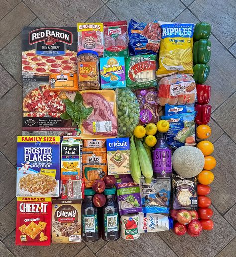 🛒 WEEKLY GROCERY HAUL + SHOPPING LIST 🛒 This week’s haul came out to $205.10 putting me $55 over budget. My weekly budget is $150 for my family of 4 and that feeds us 3 meals a day for 7 days. Here’s what I got: LUNCHES: Sliced Cheese, crackers, trail mix, grapes, chips, almonds, peaches and dunkaroos. BREAKFASTS: Cereal, apples and cantaloupe DRINKS: Gatorade, Sweet Tea, Iced Coffee, OJ and mini cokes. QUICK OPTIONS : Frozen pizza, instant rice and frozen buffalo cauliflower. The ne... Cantaloupe Drink, Groceries Aesthetic, 3 Meals A Day, Corn Flakes Cereal, Healthy Grocery Shopping, Sliced Cheese, Weekly Grocery, Packaged Snacks, Instant Rice