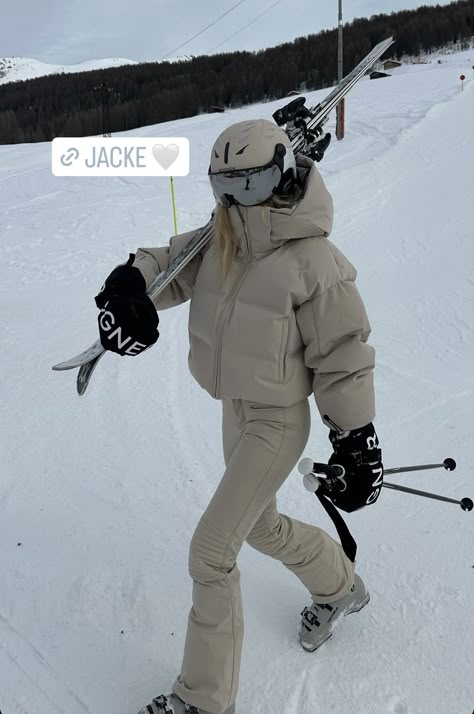 Self Confident Quotes, Quotes About Self Growth, Self Confident Woman, Self Esteem Quotes For Women, Self Confidence Building Quotes, Quotes About Self Confidence, Ski Outfit Ideas, Confident Woman Quotes, Cute Ski Outfits