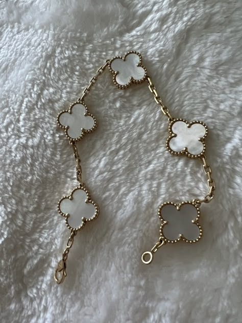 Turkey Shopping, Clover Jewelry, Preppy Jewelry, Luxe Jewelry, Jewelry Accessories Ideas, Dope Jewelry, Jewelry Fashion Trends, Girly Accessories, Classy Jewelry