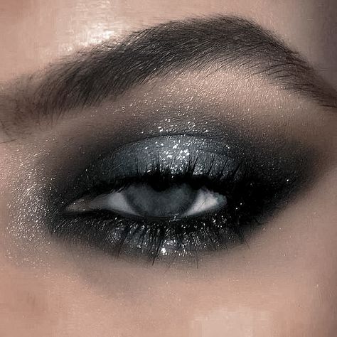 Maquillage On Fleek, Silver Makeup, Punk Makeup, Swag Makeup, Dope Makeup, Makijaż Smokey Eye, Edgy Makeup, Dark Makeup, Eye Makeup Art