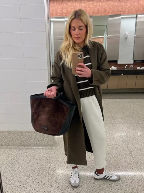 Shea Mcgee Outfits, Shea Mcgee Style, Airport Travel Style, Honeymoon In Europe, Mcgee Style, Athleisure Outfits Fall, Airport Outfit Winter, Baseball Mom Outfits, London November