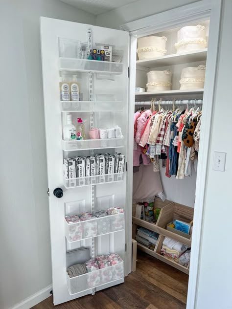 Small Nursery Organization, Organization Nursery, Ikea Nursery, Nursery Closet Organization, Baby Nursery Organization, Baby Nursery Inspiration, Baby Room Organization, Baby Room Themes, Nursery Closet