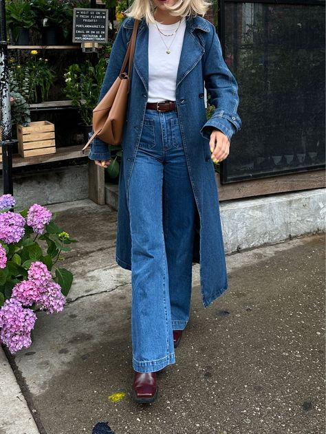 Winter Denim On Denim Outfit, Fall Fashion Trench Coat, Fall Denim On Denim Outfit, Fall Denim Overall Outfits, Denim Jeans And Jacket Outfit, Denim Trench Coat Outfit Street Chic, Denim Trench Coat Street Style, Denim Trench Coat Outfit 2024, Mixed Denim Outfits