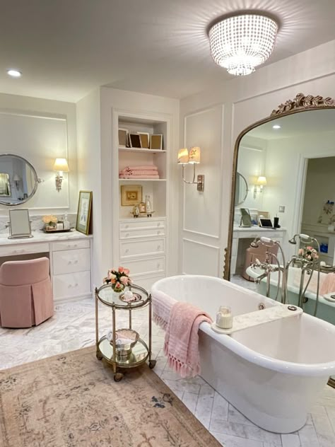 Cute House Interior, Girly House, Future Apartment Decor, Casa Vintage, Dream House Rooms, Dream Room Inspiration, Dream Apartment, Dream House Interior, Bath Tub