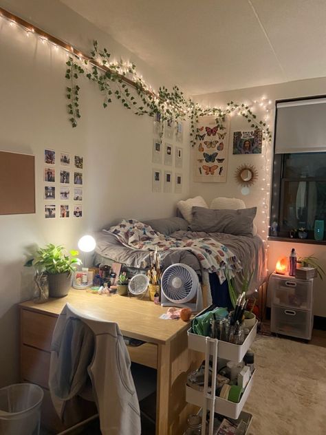 Dorm With Kitchen, College Dorm Aesthetic Ideas, Dorm Inspo Cozy Blue, Cozy Uni Room, College Apartment Bedroom Blue, Dorm Double Room Ideas, College Double Dorm Room Ideas, Blue Dorm Aesthetic, Dorm Inspo Cozy Double