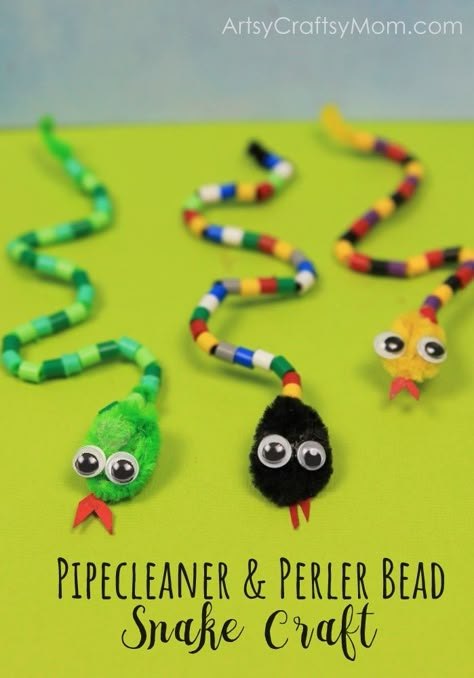 Forget about creepy snakes, and make this DIY Pipe Cleaner and Bead Snake Craft instead! Use them as bookmarks, bag charms, key chains and much more! Snake Craft, Bead Snake, Jungle Crafts, Snake Crafts, Diy Pipe, Camp Crafts, Pipe Cleaner Crafts, Vbs Crafts, Animal Crafts For Kids