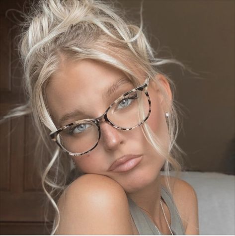 Eye Glass Trends 2023, Blonde With Glasses, Glasses Women Fashion Eyeglasses, Glasses For Oval Faces, Ladies Glasses, Glasses Styles, Cute Glasses Frames, Glasses Art, Glasses Outfit