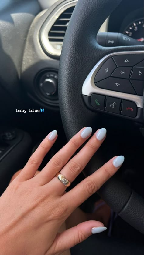 Short Oval Nails Summer Colors, Simple Cute Dip Nails, Graduation Blue Nails, Dip Nail Ideas For Short Nails, Simple Trendy Nails Short, Short Acrylic Shapes, Blue Tip Dip Nails, Dip Powder Nails Aesthetic, Short Powder Blue Nails