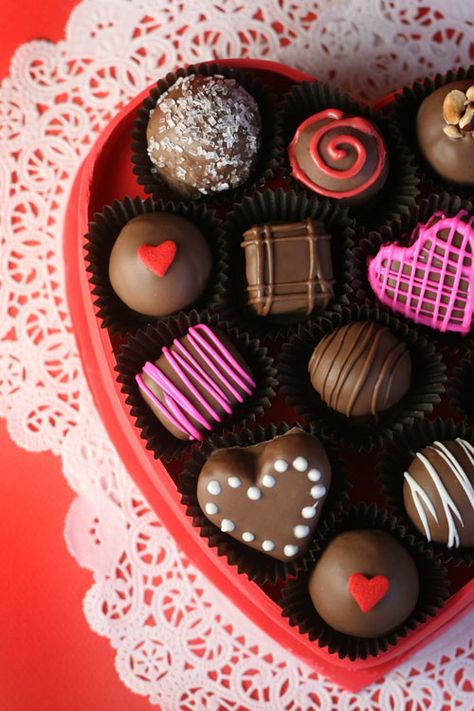 Gift Box Cakes, Cake Ball, Valentines Day Cakes, Valentine Cake, I Love Chocolate, Cake Truffles, Valentine Chocolate, Valentines Day Treats, Cake Balls