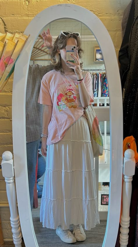 White Skirt And Shirt, Casual White T Shirt Outfit, T Shirt Outfit Skirt, T Shirt With Long Skirt, Long Back Skirt Outfits, Pink Shirt And Skirt Outfit, Pink Shirt With Skirt Outfit, Long Skirt Shirt Outfit, Skirt And Tshirt Outfits Summer