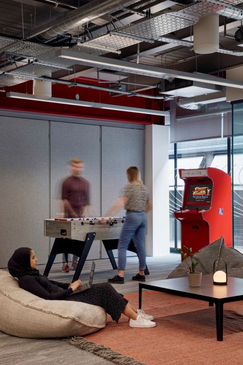 Microsoft Accelerator Hub Offices – London Google Office, Coworking Space Design, Cool Office Space, Smart Office, Office Games, Deco Studio, Office Space Design, Student House, Office Lounge