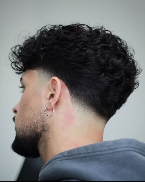 Textured Fade, Low Taper Haircut, Low Fade Curly Hair, Curly Fade, Taper Fade Short Hair, Fade Haircut Curly Hair, Long Curly Hair Men, Low Taper Fade Haircut, Taper Fade Curly Hair