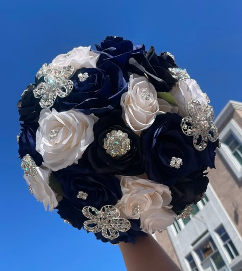 Dark Blue Quince Ramo, Navy Blue Bouquet Quinceanera, Midnight Blue Bouquet, Navy Blue And Silver Bouquet, Dark Blue Quince Bouquet, Quince Dresses Navy Blue And Gold, Qencenera Ideas Blue, Quinceanera Dresses Navy Blue And Silver, Navy Blue Venue Quince