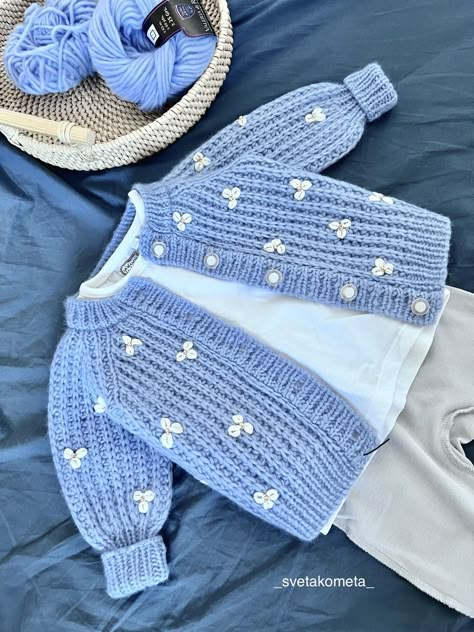 Vévodkyně Kate, Diy Crochet Sweater, Crochet Baby Mittens, Crochet Sweater Design, Crochet Baby Sweater Pattern, Baby Cardigan Knitting Pattern Free, Crochet Baby Sweaters, Baby Cardigan Pattern, Crochet Baby Sweater