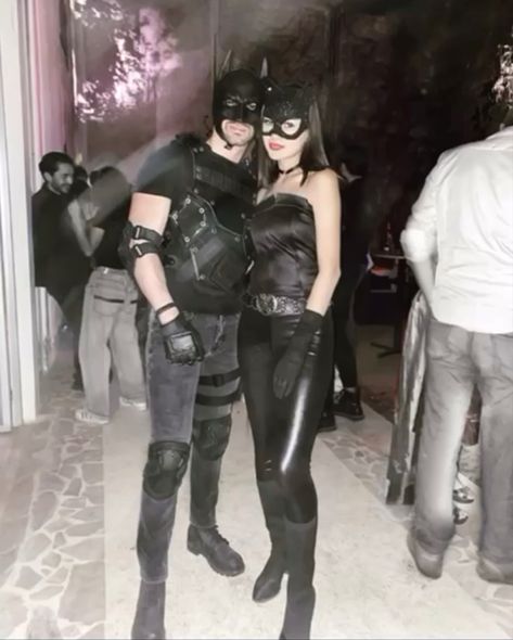 Mens Batman Costume Diy, Batman Custome Halloween, Batman Costume For Men, Catwoman And Batman Costume, Mens Batman Costume, Batman Halloween Costumes, Batman And Catwoman Costume, Batman And Catwoman Costumes, Catwoman Halloween Costume