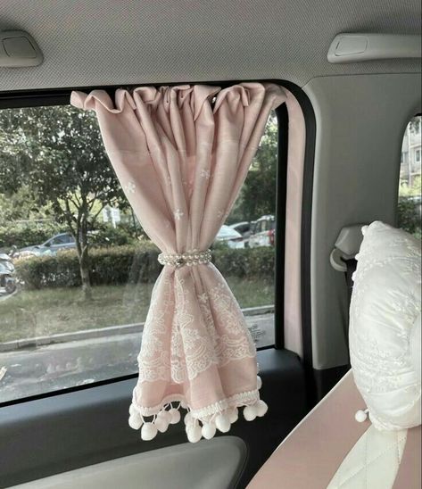 Princess Car, Car Interior Diy, Pink Car Accessories, Passenger Princess, Princess Decorations, Girly Car Accessories, Car Deco, Cool Car Accessories, Girly Car