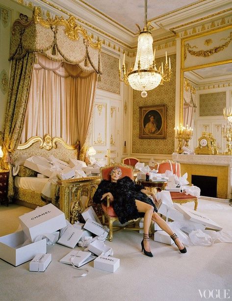 The Terrier and Lobster: "Checking Out": Kate Moss Wearing Couture in the Paris Ritz by Tim Walker for US Vogue The Ritz Paris, Grace Coddington, Vacation Fund, Chanel Box, Tim Walker, Vogue Us, Richard Avedon, Chanel Haute Couture, Vogue Uk