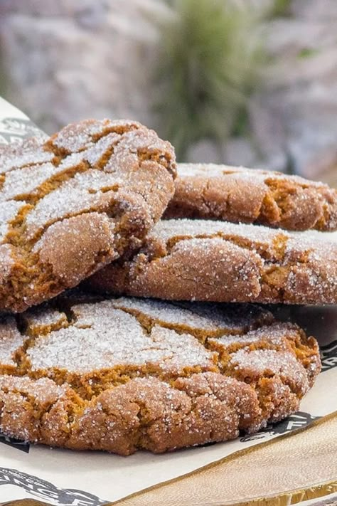 Disney's Recipe For Ginger Molasses Crackle Cookies Crackle Cookies, Molasses Recipes, National Cookie Day, Disney Cookies, Bars And Cookies, Favorite Cookie Recipe, Disney Recipes, Molasses Cookies, Bars Cookies