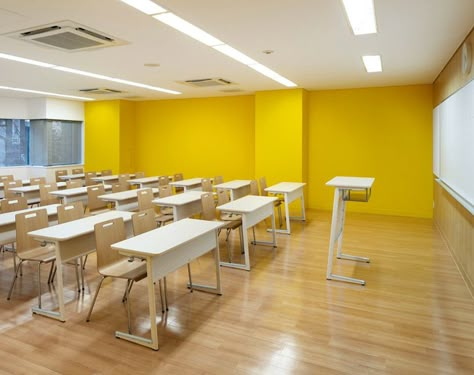 a polychromatic layering of spaces that engages and sparks the five senses of the young minds in the culinary arts college of utsunomiya. School Interior Design, School Interiors, Education Design Interior, High School Design, Classroom Interior, Interior Design Colleges, Interior Design Classes, Modern School, Interior Design Programs