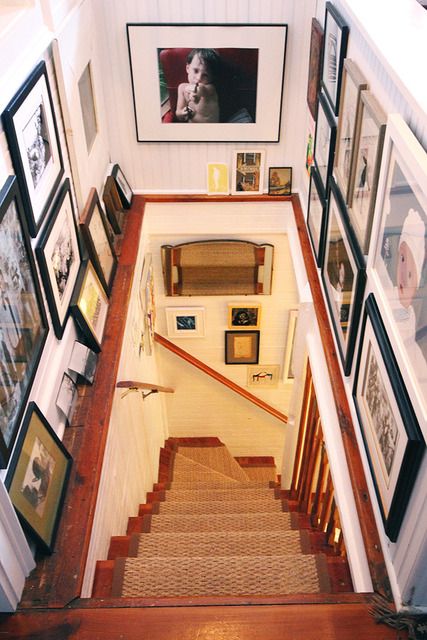 Stairwells Ideas, Art In Stairwell, Stairwell Aesthetic, Enclosed Stairwell Decor, Small Stairwell, Enclosed Stairwell, Apartment Stairwell, Apartment Staircase, Abode House