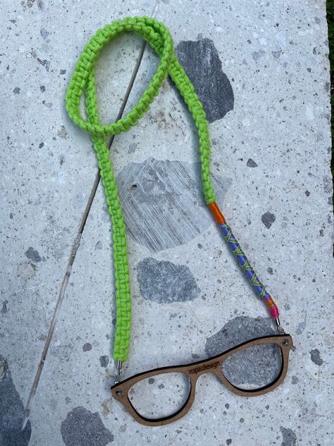 Sunglasses Strap Diy, Sunglass Strap, Sunglasses Cord, Beaded Sunglasses, Eyeglass Strap, Diy Wax, Glasses Chains, Glasses Strap, Sunglasses Strap