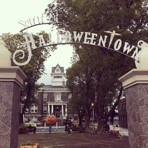 St Helens Oregon, St Helens, Oregon Travel, Halloween Aesthetic, Season Of The Witch, Spooky Scary, Fall Feels, Best Seasons, Halloween Town