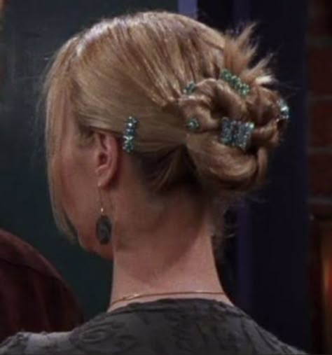 Phoebe Buffay Hair, Phoebe Hair, Phoebe Friends, Phoebe Buffay Outfits, 2000s Hairstyles, 90s Hair, Lisa Kudrow, Phoebe Buffay, 90s Hairstyles