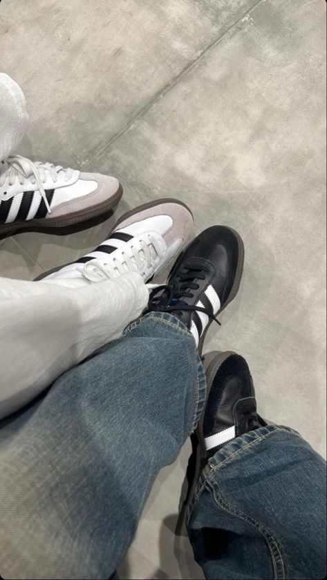 adidas sambas Stockholm style shoes Aesthetic Shoes Photo Friends, Shoe Instagram Story, Story Instagram Friends, Shoes Instagram Story, Dio Black, Magnus Lacrontte, Shoe Story, Apple Watch Fashion, Best Friend Couples