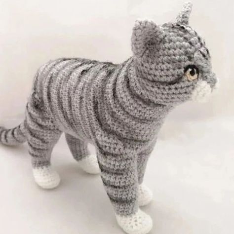 Kat Haken, Crochet Cat Pattern, Cat Amigurumi, Cat Stands, Knitted Cat, Insta Profile, Crochet Cat, Knitted Dolls, Easy Knitting