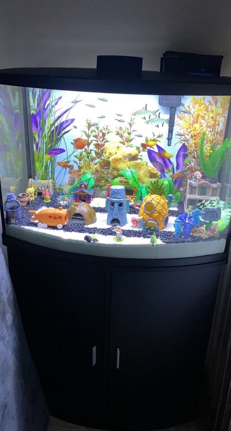 Fish Tank Ideas For Bedroom, Spongebob Tank Ideas, Aesthetic Fish Aquarium, Betta Fish Tanks Ideas, Aquarium Themes Tanks, Fish Tank In Apartment, Spongebob Fish Tank Ideas, Awesome Fish Tanks, Fish Aquarium Ideas For Bedroom