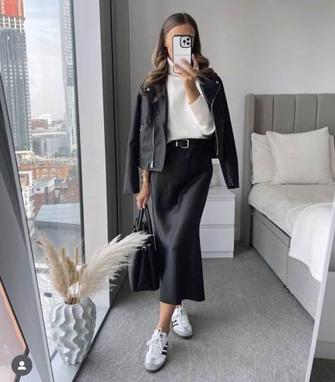 Chic European Style Outfit, Satin Skirt Outfit Classy, Black Satin Skirt Outfit, Black Midi Skirt Outfit, Midi Skirt Outfit Winter, Silk Skirt Outfit, Satin Outfit, Skirt Outfit Fall, Satin Skirt Outfit