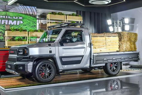 Toyota's stout, crazy-modular $12K tiny truck makes enticing mini-RV Mini Rv, Concept Truck, Rv Holiday, Cars Toyota, Kei Car, Rv Truck, Custom Truck, Toyota Landcruiser, Pick Up Truck