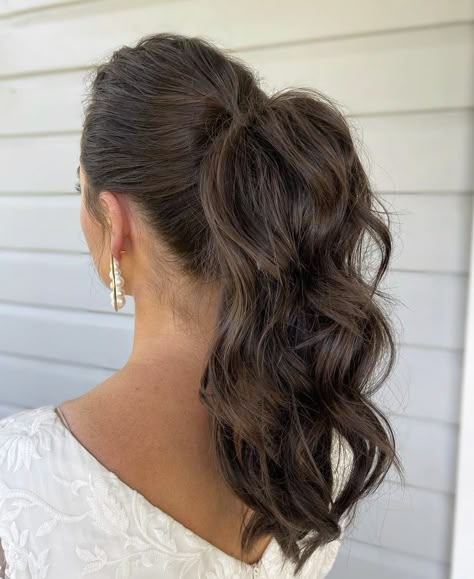 Updos Ponytail, Ponytail Bridal Hair, Ponytail Updos, Updo Messy, Messy Ponytail Hairstyles, Bun Outfit, Wedding Ponytail Hairstyles, Fancy Ponytail, Bridal Ponytail