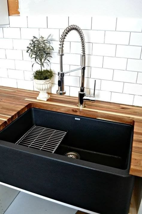 And it's even flexible, which comes in handy. Black Farmhouse Sink, Kitchen Ikea, Black Farmhouse, Interior Design Per La Casa, Kitchen Farmhouse, Farmhouse Style Kitchen, Farmhouse Sink, Decoration Inspiration, Humble Abode