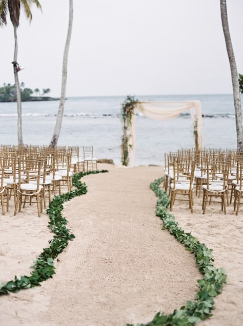 Insta Presets, Beach Wedding Ceremony Arch, Beach Wedding Inspo, Small Beach Weddings, Simple Beach Wedding, Romantic Beach Wedding, Beach Wedding Ceremony, Dream Beach Wedding, Wedding Ceremony Arch