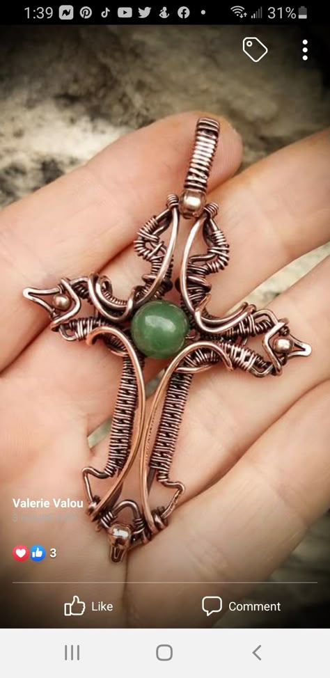 Cross Wire Jewelry, Wire Wrapped Cross Tutorial, Wire Wrapped Cross, Wire Crosses, Wire Wrap Jewelry Designs, Wrap Jewelry, Cross Patterns, Wire Weaving, Cross Bracelet