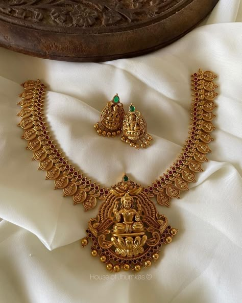 Gold Aram Designs, Temple Necklace Jewellery, Temple Jewelry Necklace Jewellery Designs, Temple Jewelry Necklace Antique Gold, Handmade Gold Plated Temple Necklace, Necklaces Gold Indian, Elegant Brass Temple Necklace For Wedding, Contemporary Gold Necklace, Elegant Gold Temple Necklace With Motifs