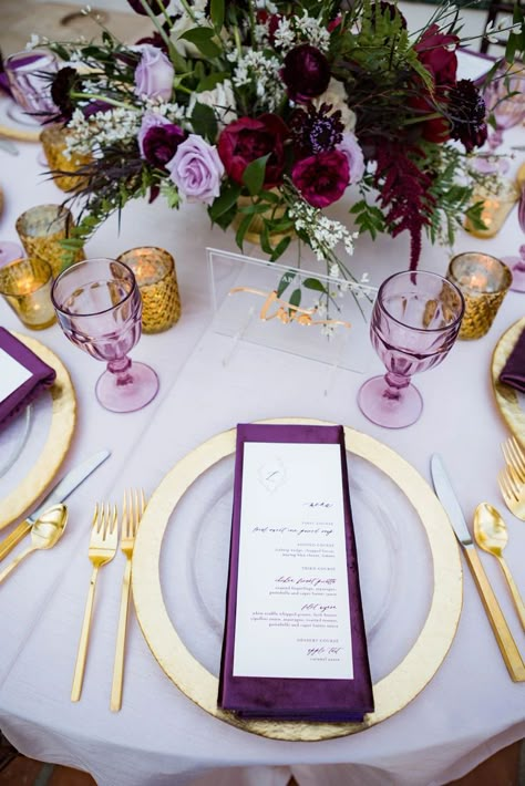 Purple And Gold Dinner Party, Lavender And Red Wedding, Lavender Gold Wedding, Purple And Red Wedding, Red Purple Wedding, Purple Table Settings, Purple Decorations, Lavender And Red, Purple Wedding Tables