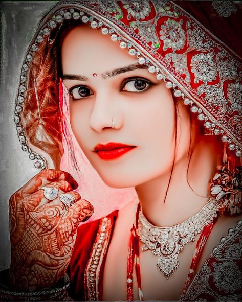 Lady Police, Wedding Dulhan Pose, Wedding Dulhan, Rajasthani Photo, Ladies Photo, Holi Photo, Bride Photos Poses, Drawing Couple Poses, Cute Love Photos